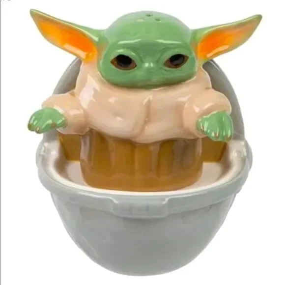 𝅺STAR Wars The Mandalorian Salt and Pepper shakers - Picture 2 of 3